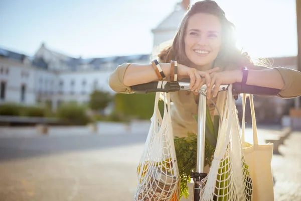 Smiling Stylish Woman Overall Tote Bag String Bag Scooter Outdoors — Fotografia de Stock