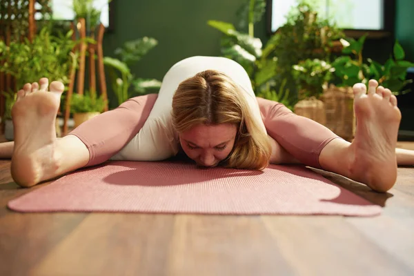 Modern Female Yoga Mat Stretching Modern Green House — Fotografia de Stock