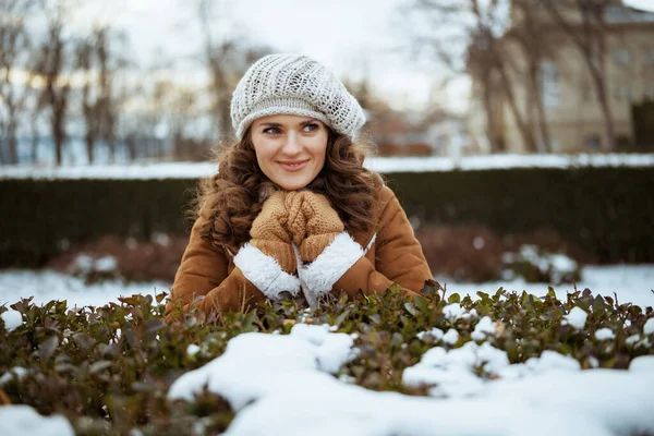 Happy Modern Female Mittens Knitted Hat Sheepskin Coat City Park — Zdjęcie stockowe