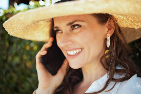 Happy Trendy Woman White Shirt Hat Using Smartphone — Foto Stock
