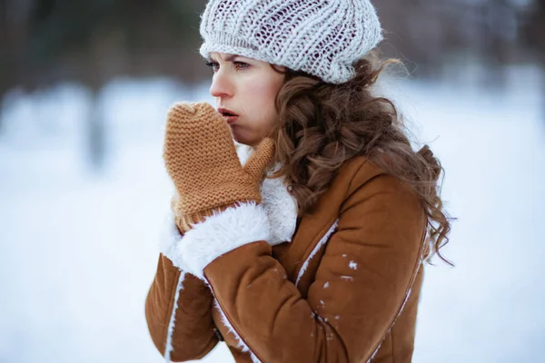 Modern Years Old Woman Mittens Knitted Hat Sheepskin Coat Coughing — Fotografia de Stock