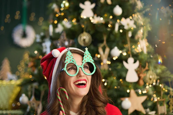 Christmas Time Smiling Middle Aged Housewife Santa Hat Candy Cane — Stockfoto