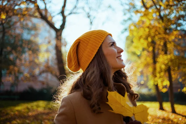 Hello September Smiling Elegant Woman Beige Coat Orange Hat Autumn — 图库照片