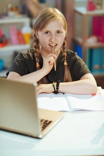 Modern Girl Grey Shirt Laptop Workbook Having Online Education Home — Φωτογραφία Αρχείου