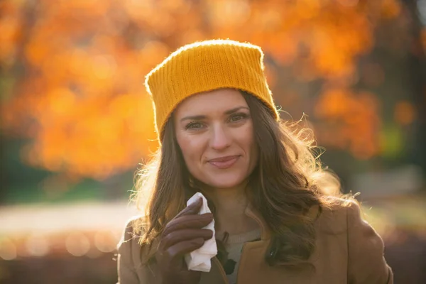 Hello Autumn Modern Female Beige Coat Orange Hat Napkin Blowing — Fotografia de Stock