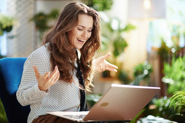 Green Home Happy Years Old Woman Long Wavy Hair Modern — Stockfoto