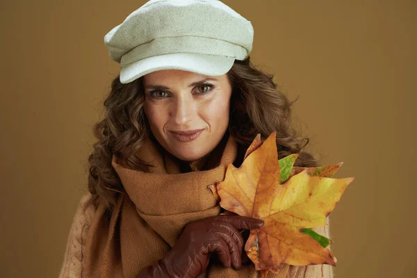 Bonjour Novembre Portrait Jeune Femme Écharpe Avec Gants Cuir Feuilles — Photo