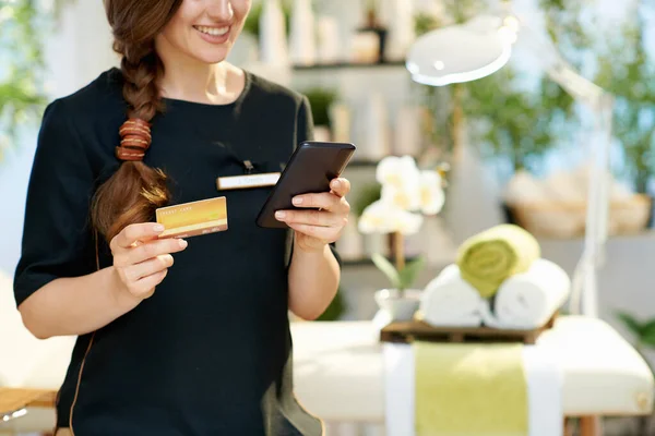 Closeup Happy Woman Worker Smartphone Credit Card Browsing Online Shop — Stock Photo, Image