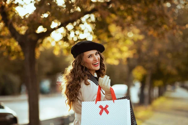 Hello November Smiling Young Female Beige Trench Coat Shopping Bags — Zdjęcie stockowe