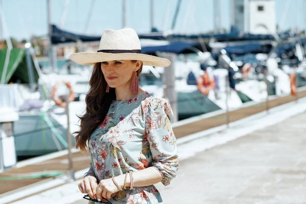 Stylish Woman Floral Dress Sunglasses Hat Pier — Foto Stock
