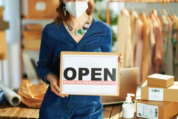 Closeup Small Business Owner Woman Ffp2 Mask Parcel Open Covid — Photo