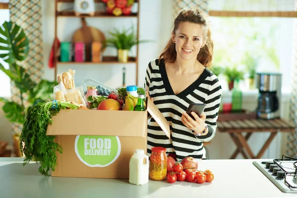 Food Delivery Happy Young Female Food Box Kitchen Using Smartphone —  Fotos de Stock