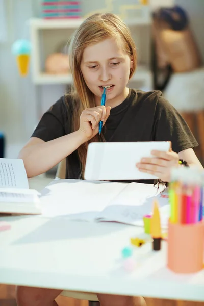 Modern School Girl Grey Shirt Tablet Learning Online Home Sunny — Stock Photo, Image