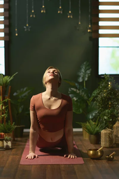 Modern Female Yoga Mat Stretching Modern Green House — 스톡 사진