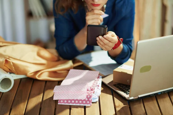 Closeup Small Business Owner Woman Smartphone Office — Stockfoto