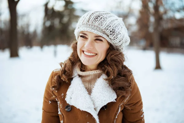 Smiling Modern Years Old Woman Outdoors City Park Winter Knitted — Zdjęcie stockowe