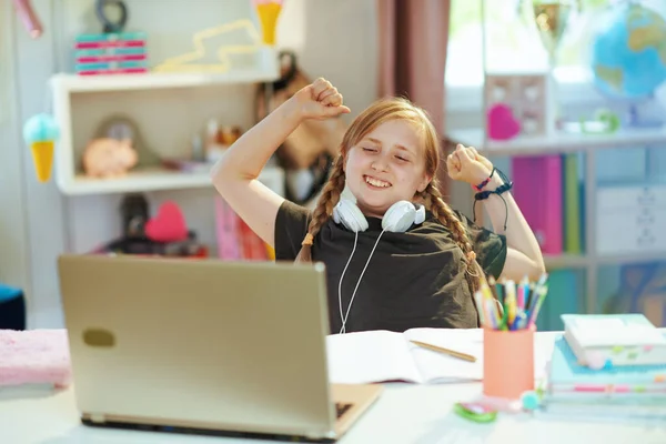 Tired Modern Child Grey Shirt Laptop Headphones Workbook Homeschooling Stretching — ストック写真