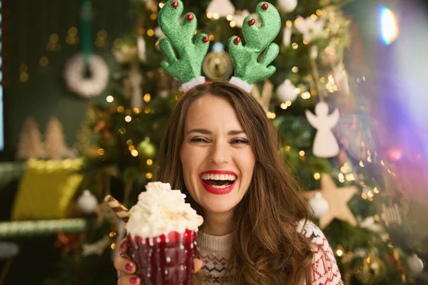 Portrait Happy Modern Middle Aged Housewife Festive Hot Chocolate Cocktail — Foto de Stock