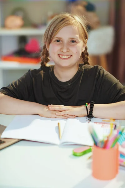 Smiling Modern School Girl Grey Shirt Laptop Workbook Distance Learning — Φωτογραφία Αρχείου