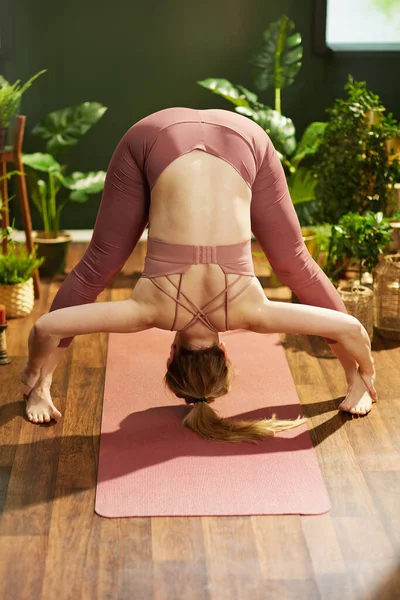 Modern Middle Aged Woman Yoga Mat Stretching Modern Green House — 스톡 사진