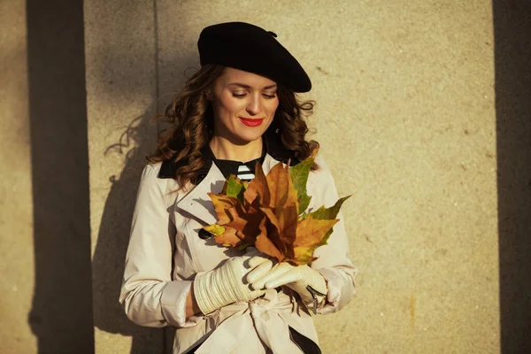 Hello October Smiling Elegant Middle Aged Woman Beige Trench Coat — ストック写真