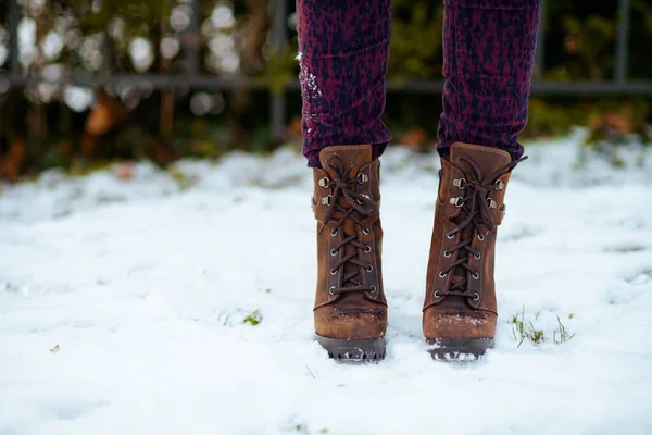Closeup Woman Ankle Boots Outdoors City Park Winter — Stock Photo, Image