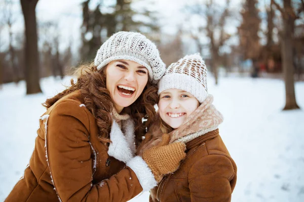 Smiling Elegant Mother Child Knitted Hats Sheepskin Coats Mittens Knitted — Stock Photo, Image