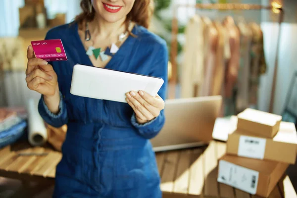 Closeup Small Business Owner Woman Tablet Credit Card Office — Stock Photo, Image