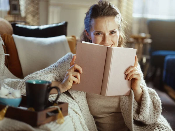 Happy Young Female Knitted Cosy Cardigan Tray Cup Reading Book — Stockfoto