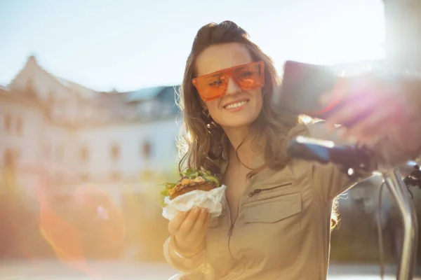 Smiling Stylish Female Sunglasses Overall Scooter Sandwich Smartphone Taking Selfie — Stockfoto