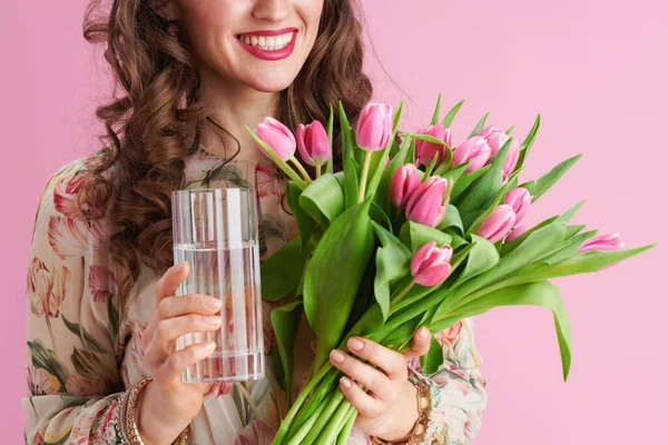 Closeup Happy Woman Long Wavy Brunette Hair Tulips Bouquet Glass — ストック写真