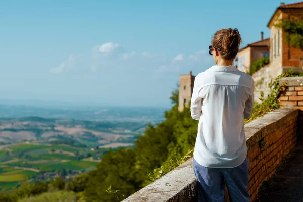 Travel Italy Seen Stylish Woman Tuscany Italy Montepulciano — Fotografia de Stock