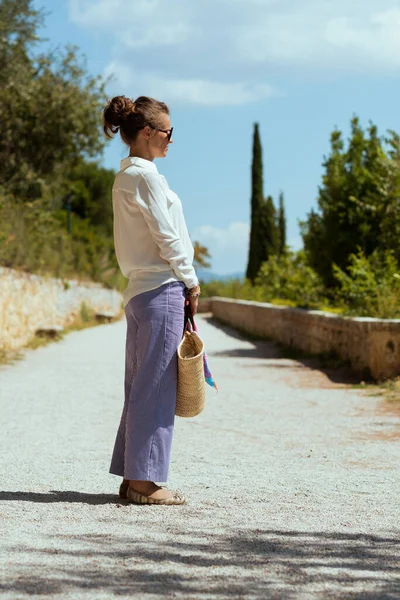 Travel Italy Trendy Traveller Woman Straw Bag Having Excursion Pienza — ストック写真