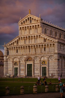 PISA - 4 Ağustos 2020: Pisa Katedrali ile görüntü.