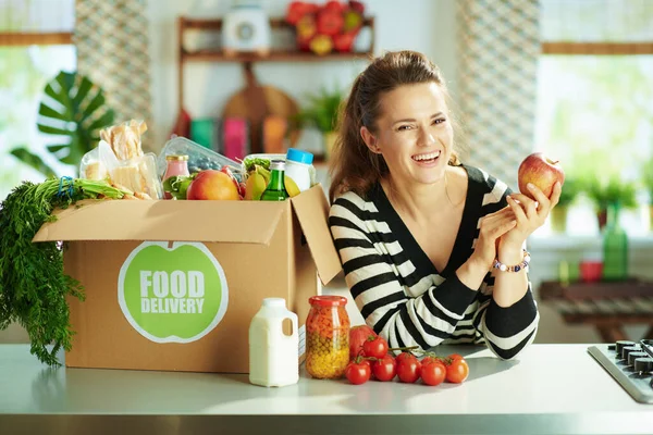 Food Delivery Happy Modern Years Old Woman Food Box Apple — Foto de Stock