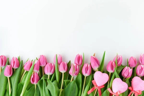 Printemps Plat Étendu Avec Des Tulipes Des Coeurs Saint Valentin — Photo