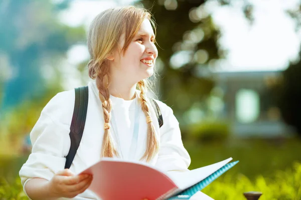 Happy Trendy Girl White Sweatshirt Workbook Backpack Green School Outdoors — Φωτογραφία Αρχείου