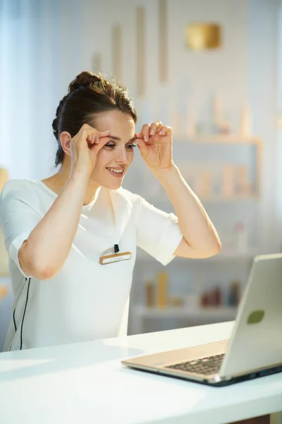 Happy Years Old Woman Employee Laptop Having Web Cam Meeting — Stock Fotó