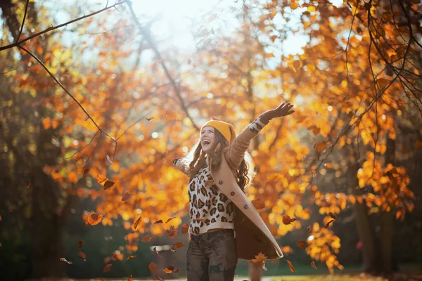 Hello November Happy Elegant Woman Beige Coat Orange Hat Rejoicing — Stockfoto