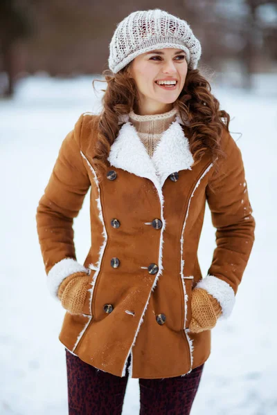 Happy Elegant Female Mittens Knitted Hat Sheepskin Coat City Park — Stockfoto