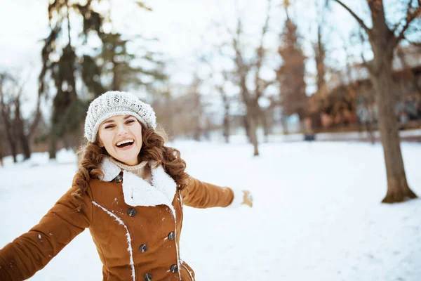 Smiling Modern Woman Outdoors City Park Winter Knitted Hat Sheepskin — Foto de Stock