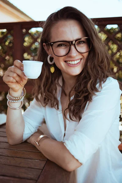 Portrait Happy Modern Middle Aged Housewife White Shirt Cup Coffee — Stockfoto