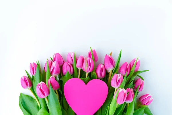 Spring Flat Lay Pink Valentine Heart Tulips Isolated White Background — 图库照片