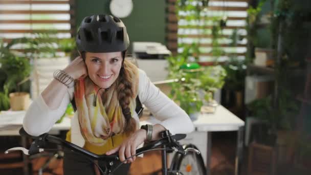 Portrait Happy Trendy Years Old Business Woman Bike Helmet Bike — 비디오