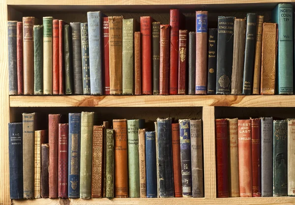 Estantes de librería de segunda mano — Foto de Stock