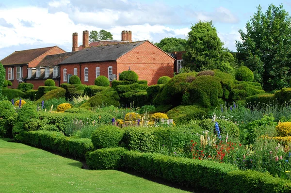 Giardino all'inglese in estate — Foto Stock