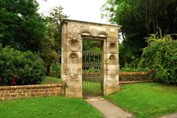 Кам'яні Ворота садові — стокове фото