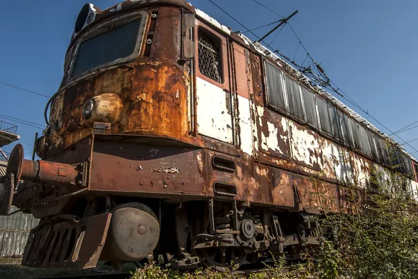 Terk edilmiş elektrikli lokomotif — Stok fotoğraf