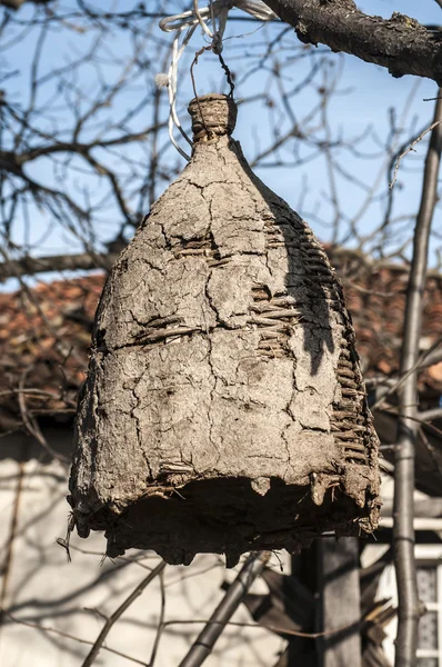 Alter Bienenstock für Wildbienen — Stockfoto