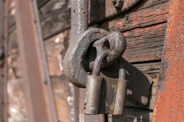 Old latch and padlock — Stock Photo, Image